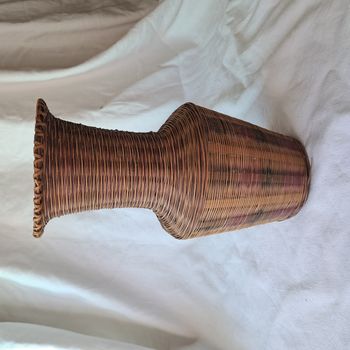 Vase en rotin osier roseau du Laos motifs vert et violet Hauteur 24 cm