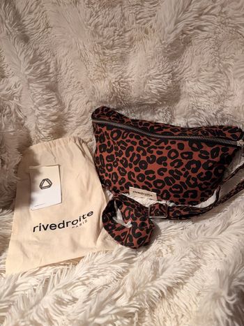 Banane sac à main rive droit