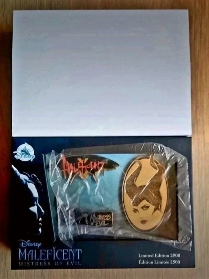 Pins disney maléfique édition limitée neuf dans leur boîte dorigine - photo numéro 2
