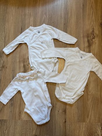 Lot 3 bodies blancs manches longues Petit Bateau/Cyrillus 3 mois