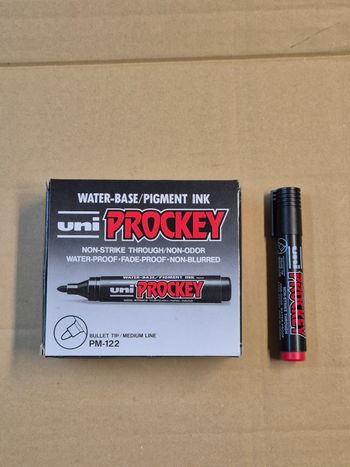 Boîte 12 marqueurs rouge Uni Prockey