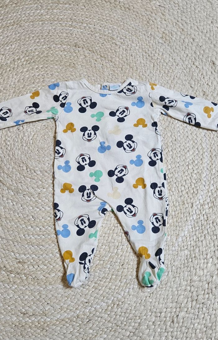 Salopette et pyjamas Mickey 1vmois - photo numéro 2