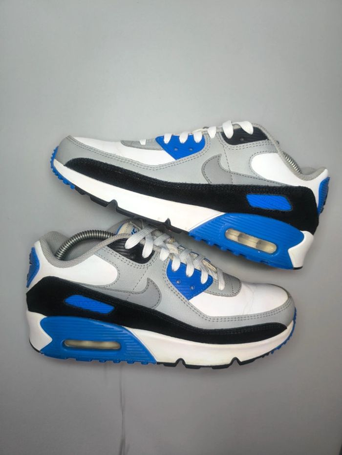 Baskets Nike air max 90 blanche bleu pointure 38.5 très bon état - photo numéro 2