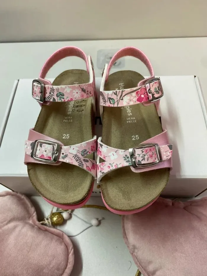Sandales fleuries fille (neuf) - Taille 25 - photo numéro 2