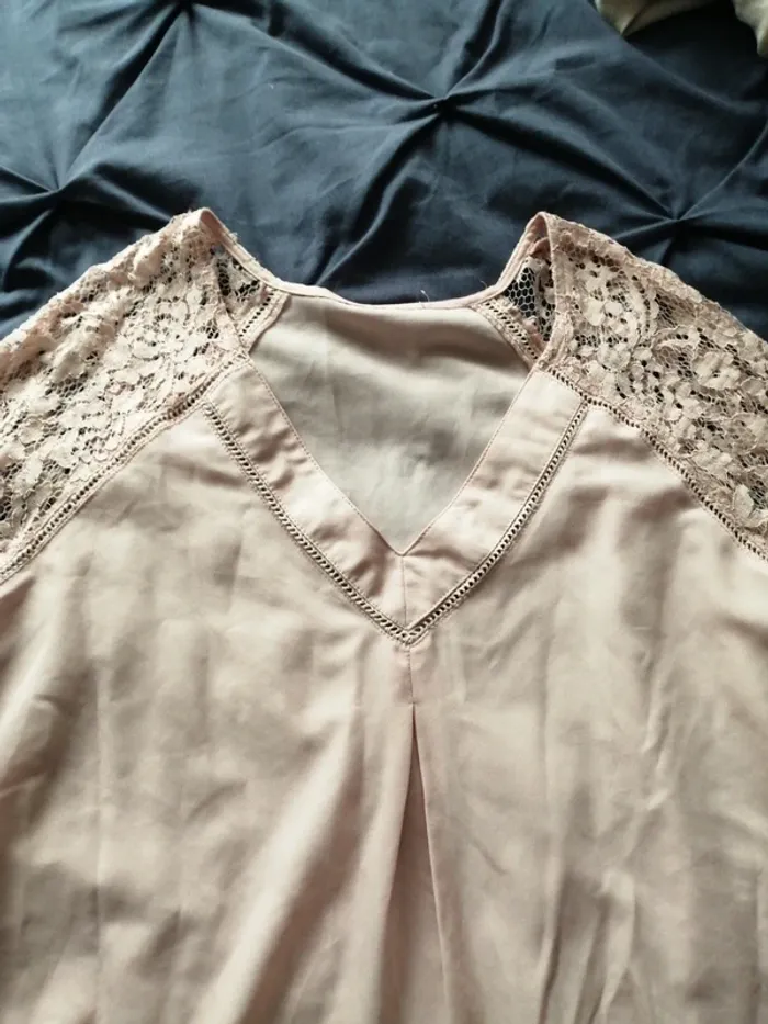 Blouse manche dentelle - photo numéro 2