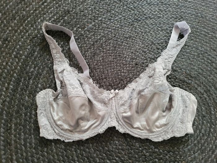 Soutiens-gorge armatures gris pâle et dentelle - 110D - Blancheporte