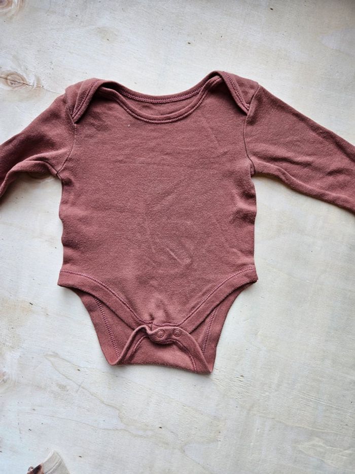 Lot de 2 bodies taille 3-6 mois - photo numéro 3