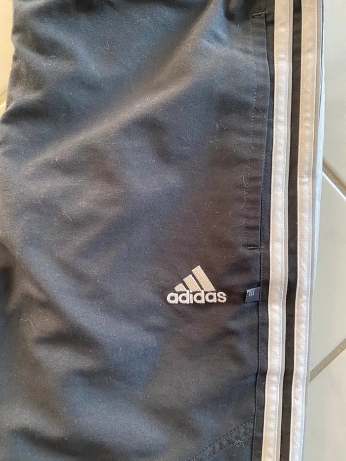 Jogging Adidas vintage noir – Taille 14 ans (convient S/M homme) bandes blanches logo brodé - photo numéro 4