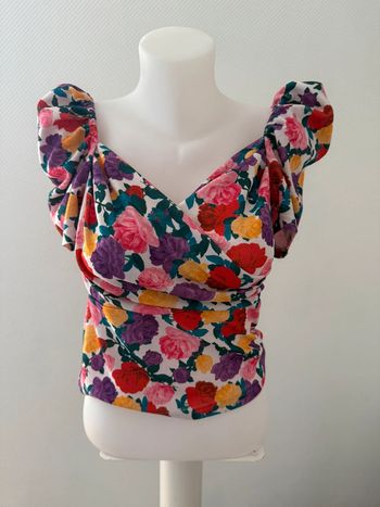 T-shirt à fleur en très bon état taille M SHEIN