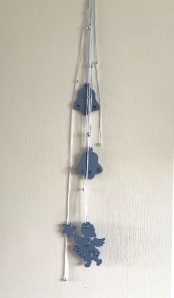 Suspension en bois angelot et cloches