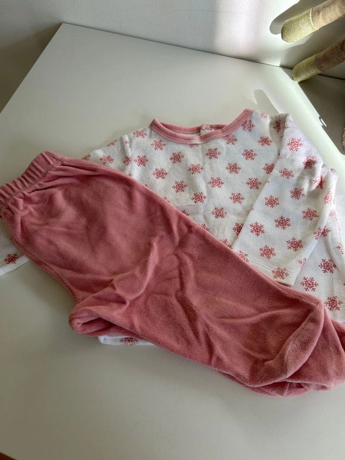 Pyjama 2 pièce en bon état