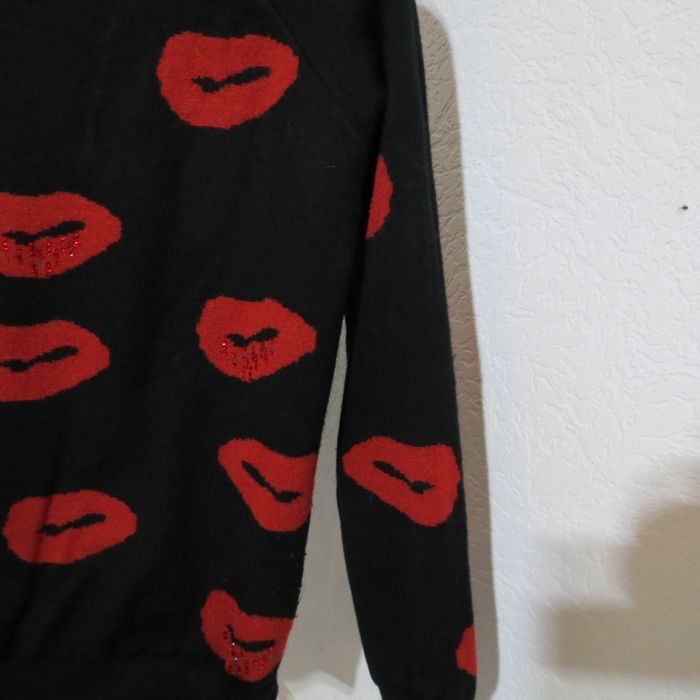 🖤 Pull noir à motifs lèvres rouges – Taille 1 - photo numéro 3