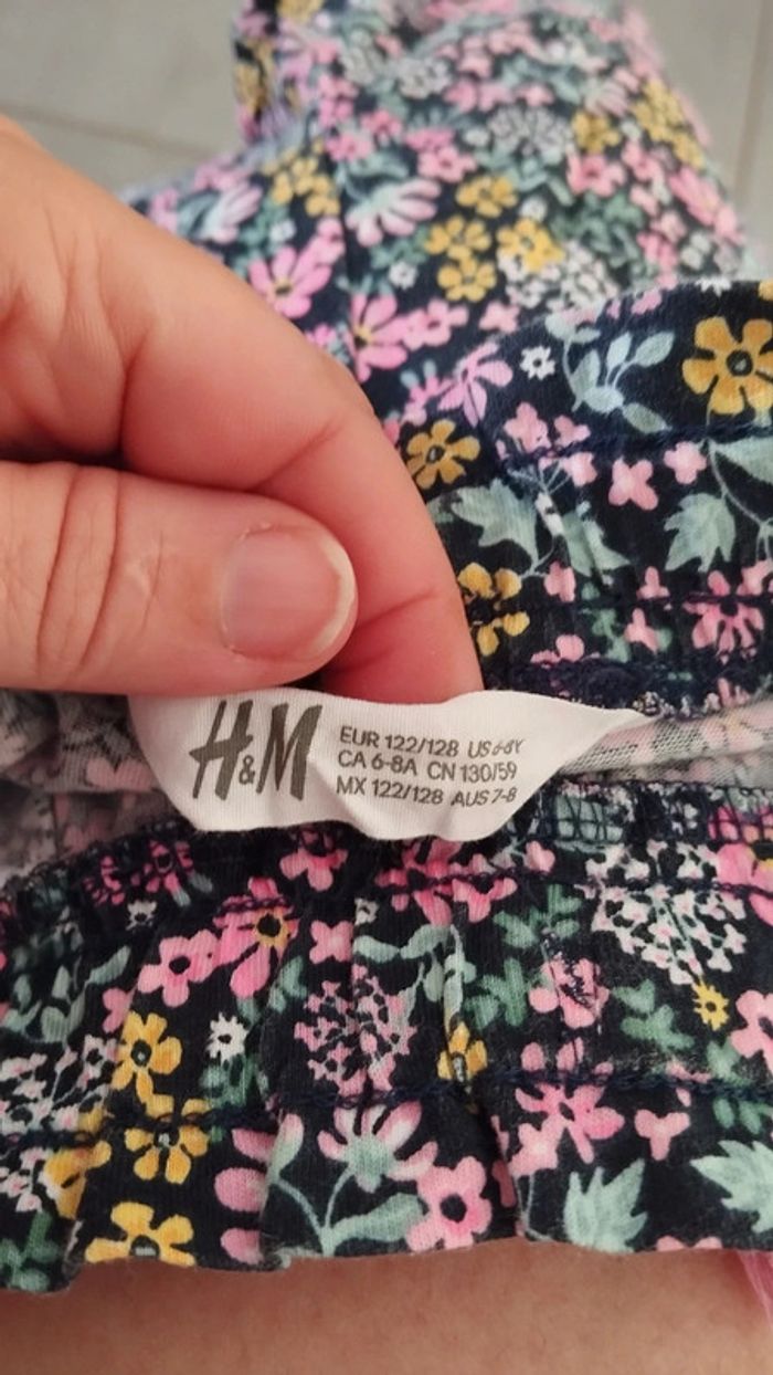 Short fleuris h&m taille 6/8 ans fille - photo numéro 7