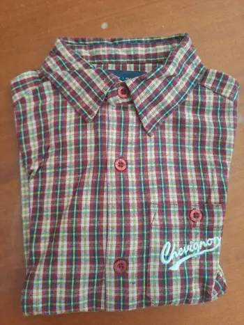 Chemise à carreaux marque Chevignon neuve taille 6 ans