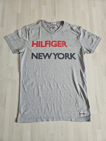 T-shirt manches courtes tommy hilfiger homme taille M très bon état gris