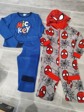 Lot de 2 pyjamas chaud en 5/6 ans