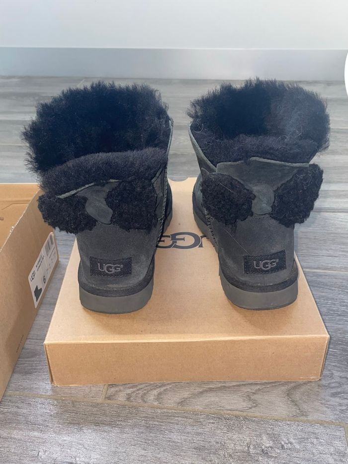 Ugg noir modèle Arielle – taille 37 - photo numéro 3