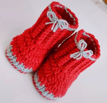Lot de bonnets avec chaussons fait main 😍