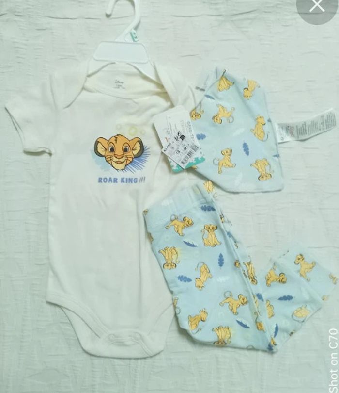 Disney ensemble body legging bavoir Simba Roi lion