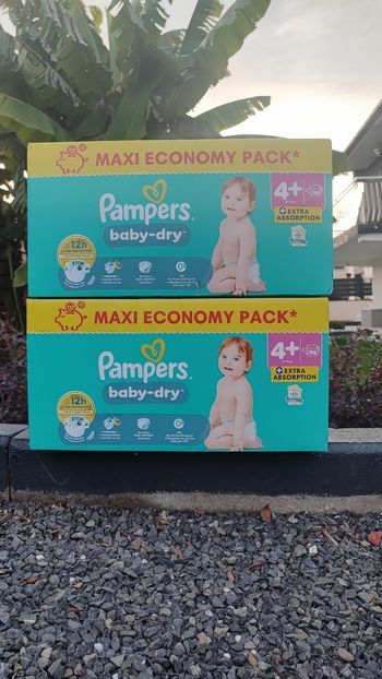 Lot 2 cartons couches Pampers t4+