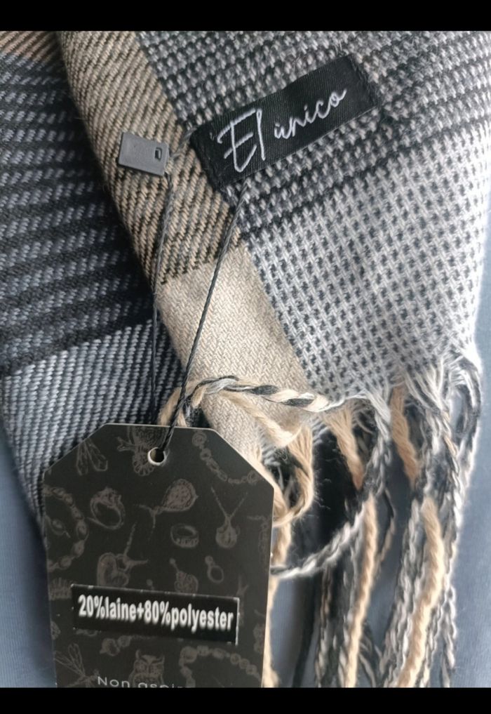 Écharpe el ùnico en 20% laine et 80% polyester - photo numéro 2