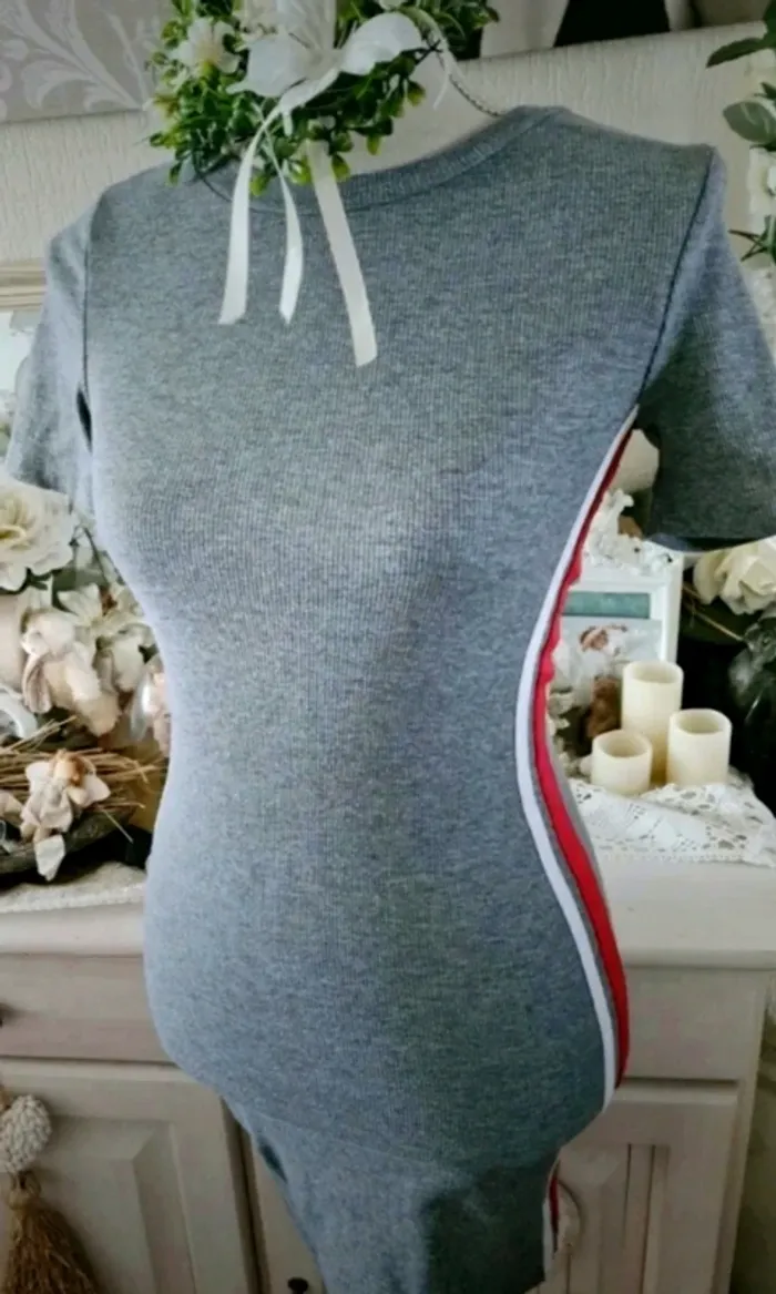 obe grise bandes rouge & blanche H & M Taille XS - photo numéro 3