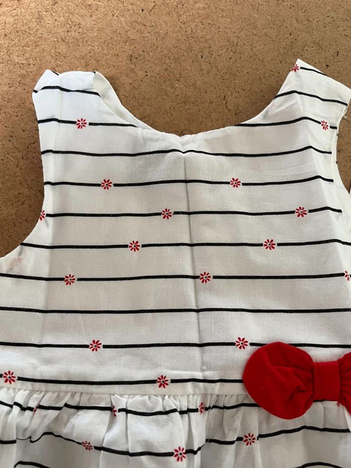 Robe Kiabi 3 m’ois neuve - photo numéro 3