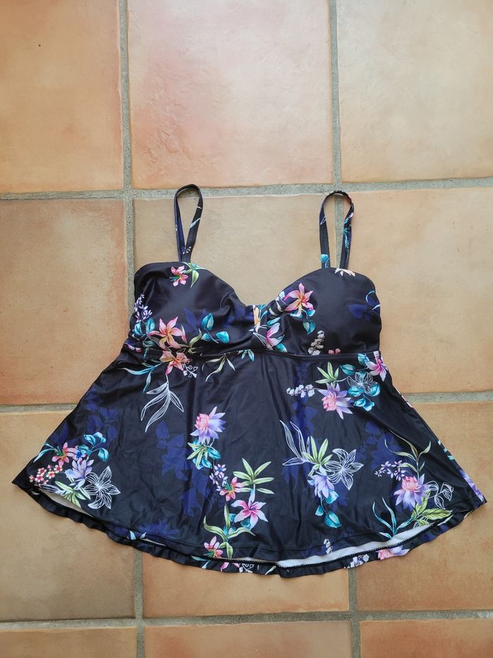 Haut tankini en très bon état - photo numéro 2