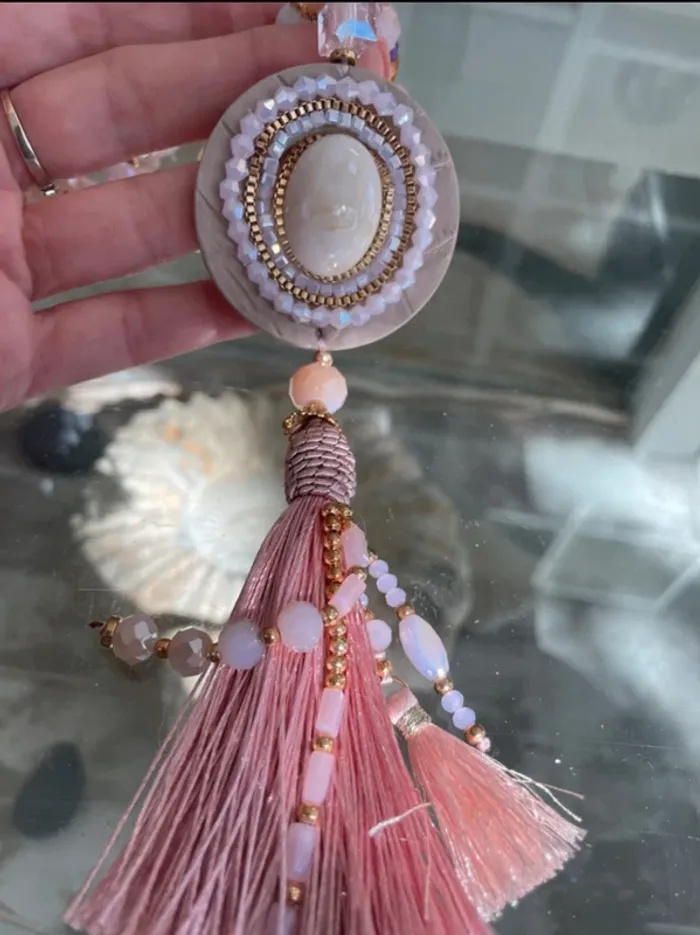 Sautoir bohémien tons beige et rose avec pampilles - photo numéro 10