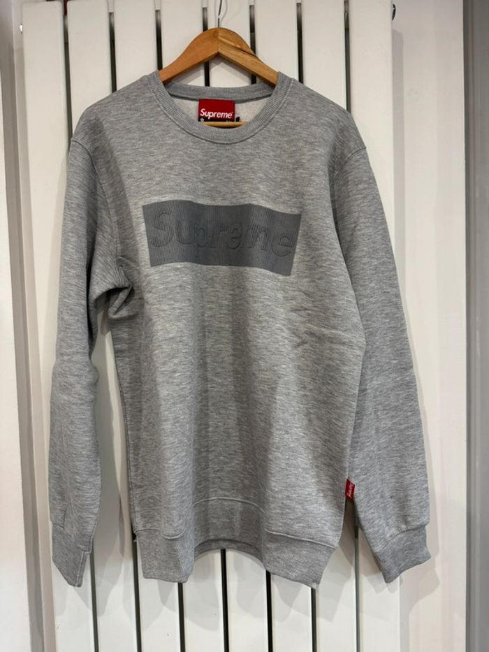 Pull / Sweat gris Supreme Taille XL