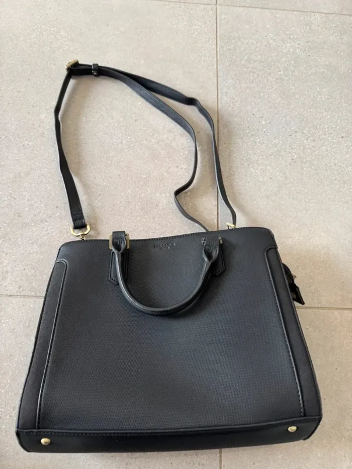 Sac à main Hexagona noir, il ya des marques d'usures, 33*26cm