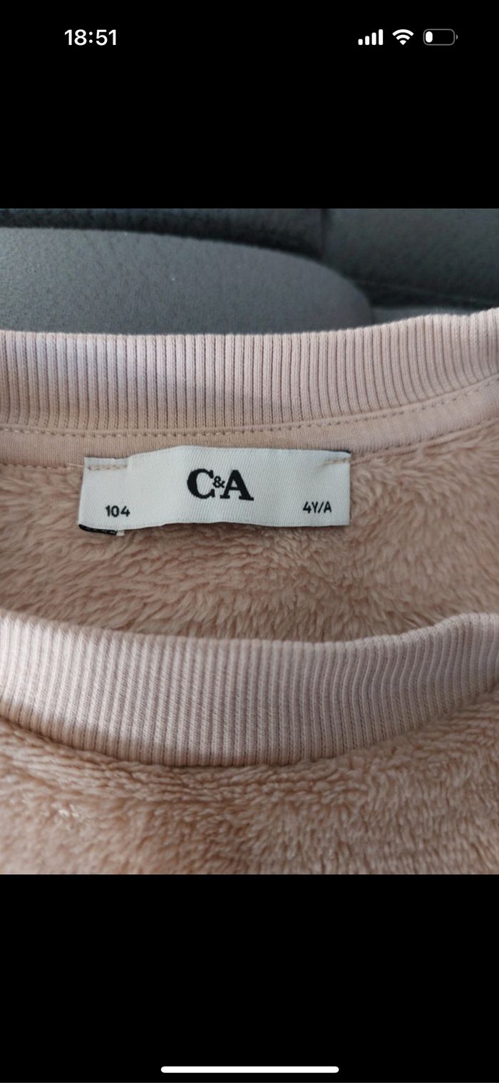 Pull C&A taille 4 ans - photo numéro 3