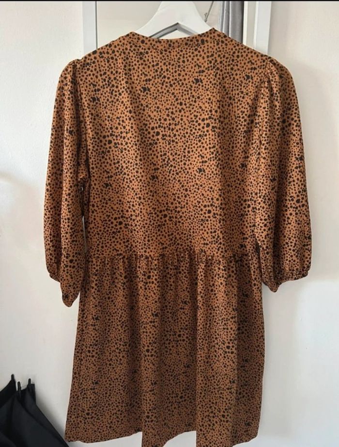 Robe à pois marron