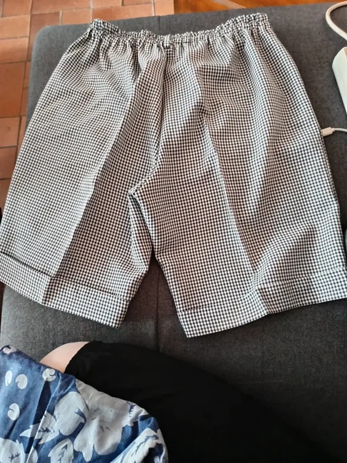 Short gris motif vichy taille 38/40 (taille 2)