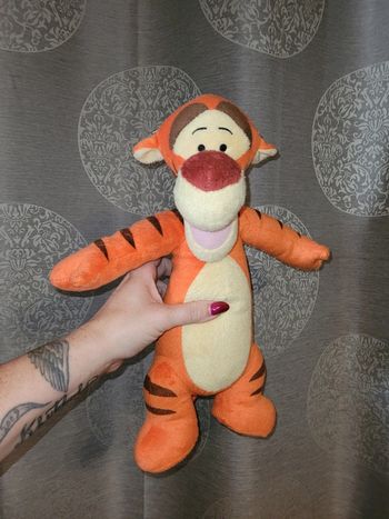 Peluche tigrou qui fait du bruit disney