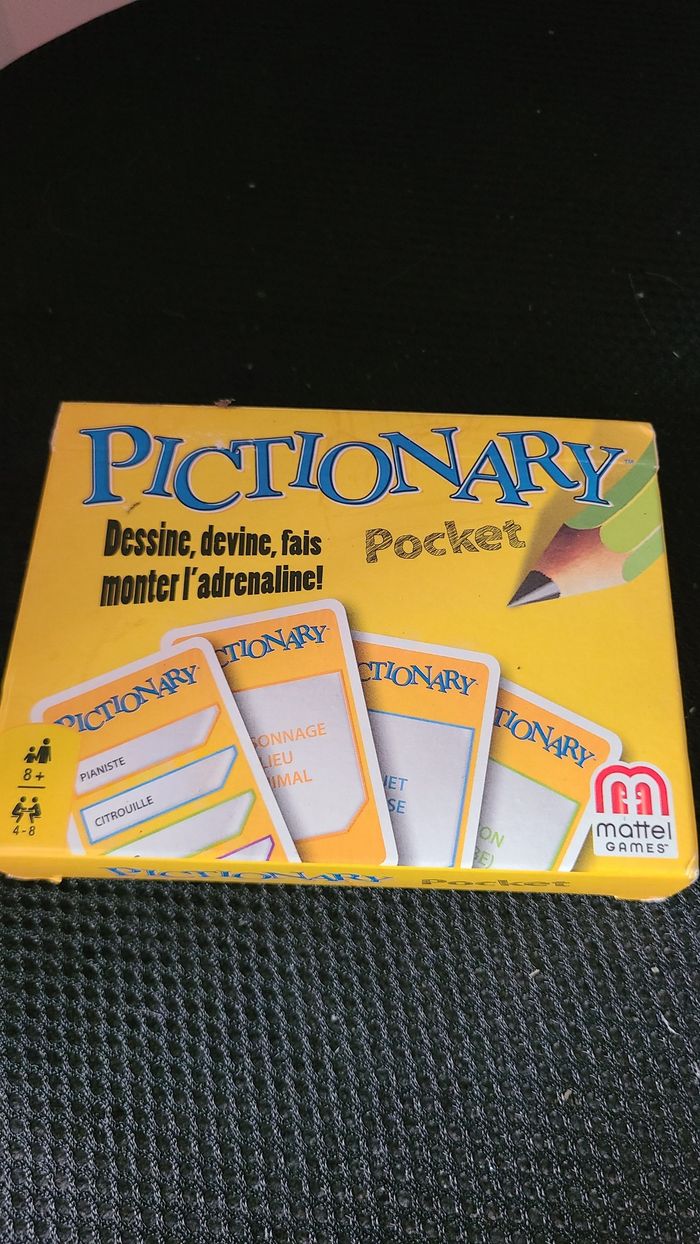Pictionary Pocket est une version minimaliste de Pictionary. Quelques cartes avec quatre mots ou exp