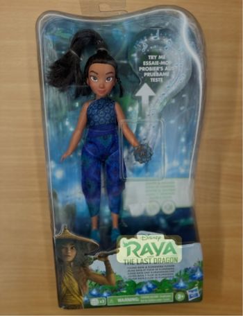 Jeune Raya et fleur de Kumandra - Raya et le Dernier Dragon