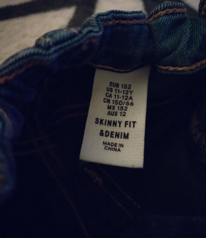Jeans Skinny Fit "H&M" 11/12 ans très peu porté - photo numéro 5