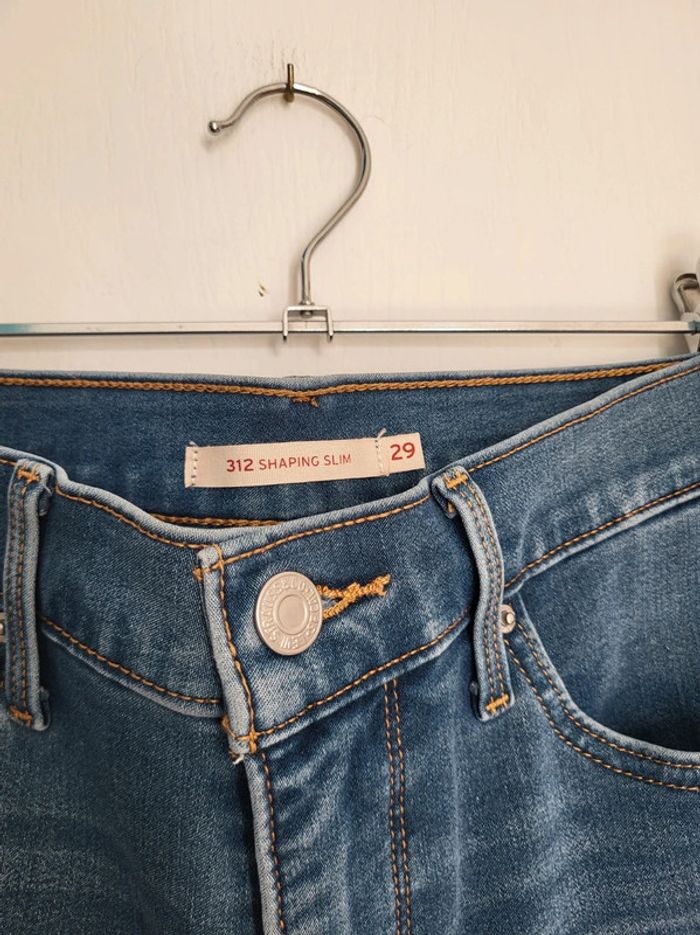 Jean levi's shaping slim taille 29 - photo numéro 3
