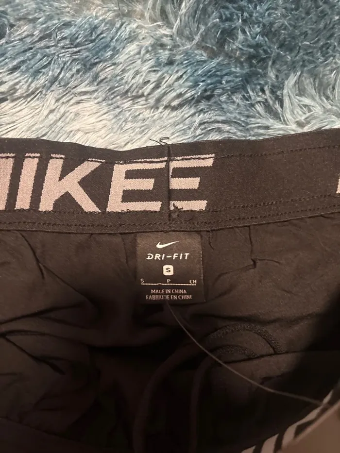 Short Nike noir NEUF avec étiquette – Taille S - photo numéro 4