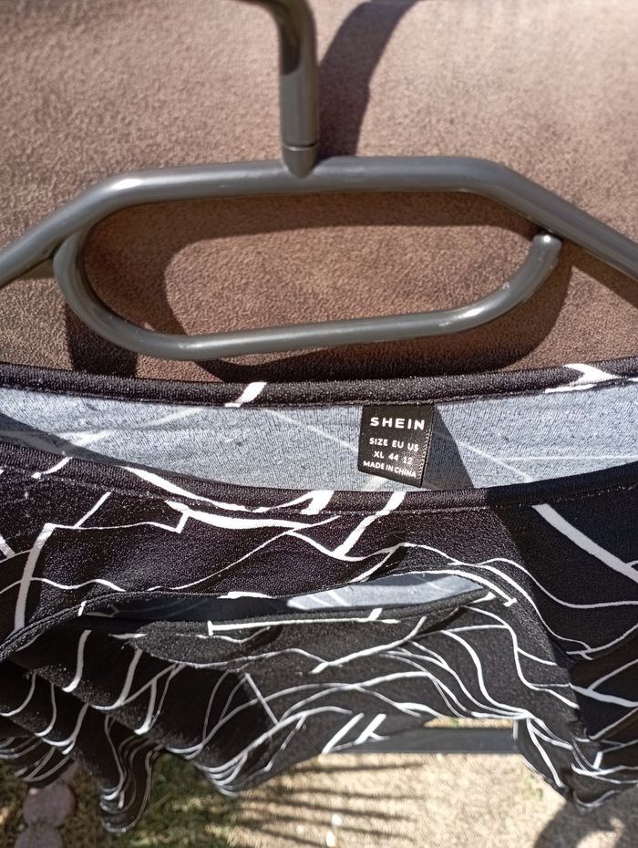 Haut noir et blanc taille 44 - photo numéro 2