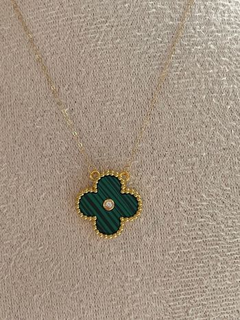Collier avec pendentif 18k