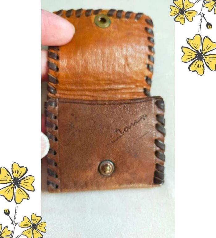 Petit porte-monnaie vintage en cuir brodé – fait main, signé - photo numéro 3