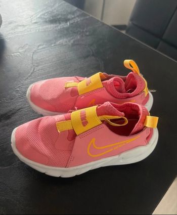 Basket Nike flex taille 28