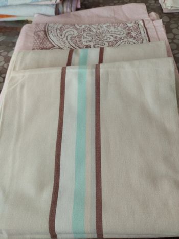 Deux paires de deux taies d'oreiller et je donne deux autres