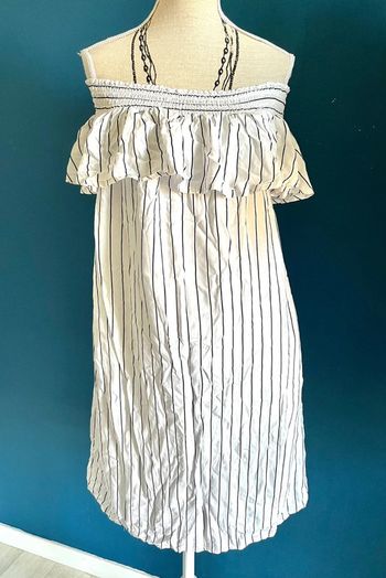 Très jolie robe à épaule dénude pour femme