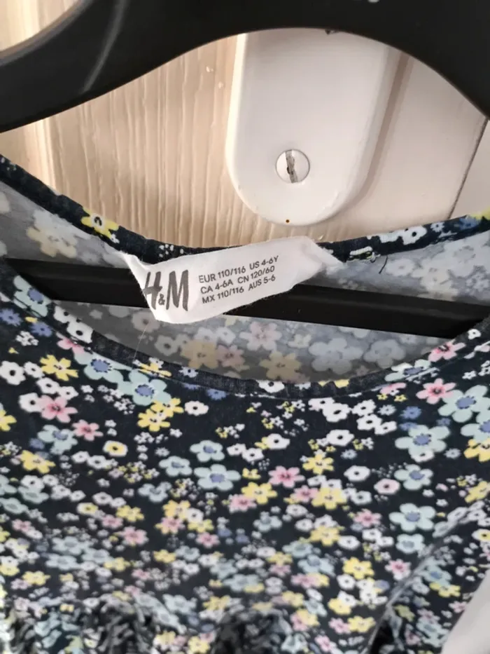 Robe à motif fleuri 5-6 ans - photo numéro 2