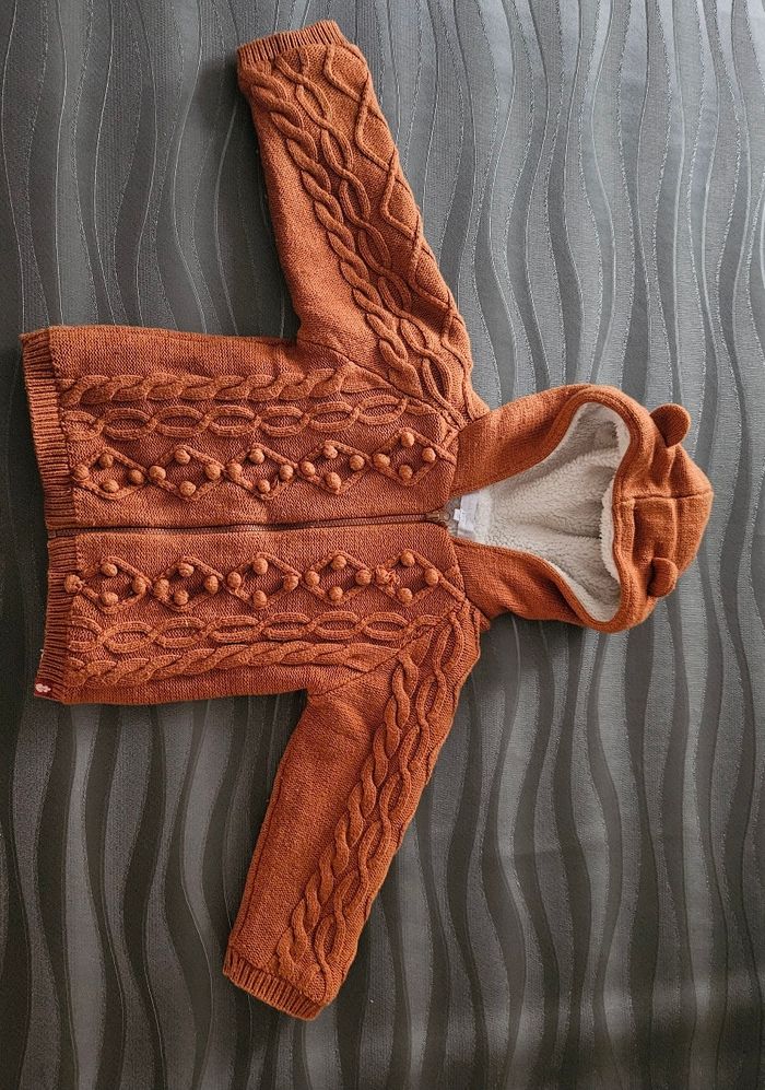 Veste d'hiver épaisse avec capuche trés chaud 36 mois de la marque cadet rouselle