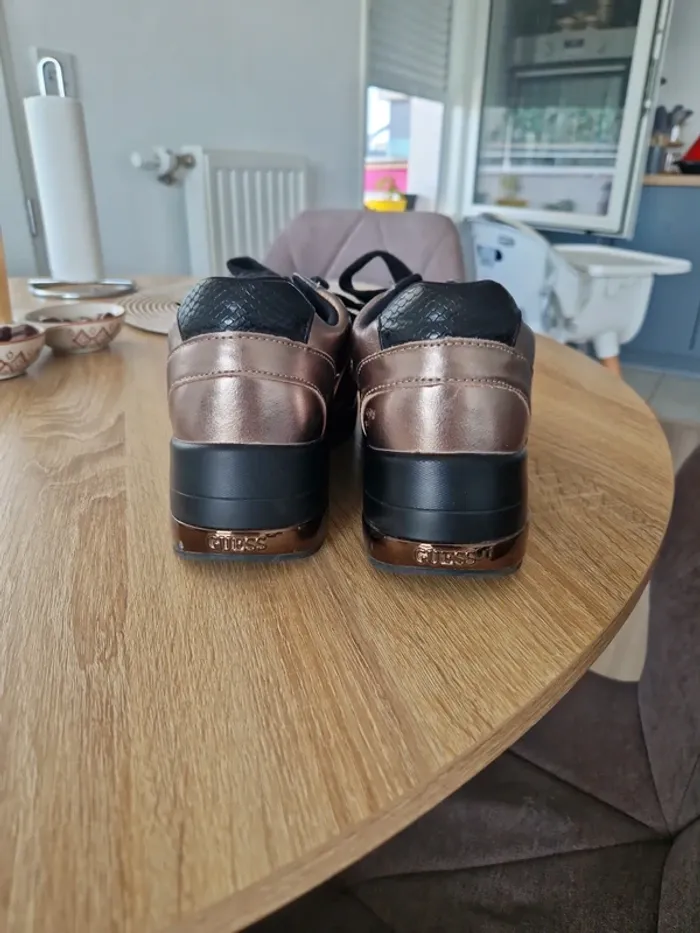 Chaussures femme Guess compensé - photo numéro 2