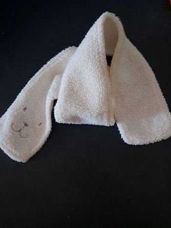 Écharpe longue bimatiere douce kitchenette blanche